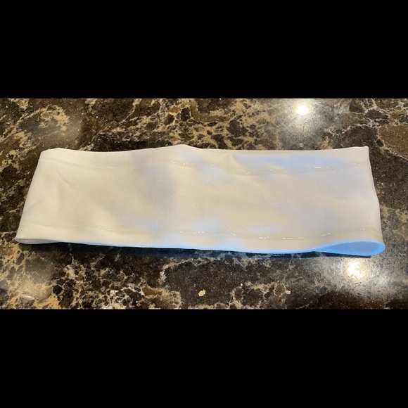 Nike Dri-fit White headband NWOT - Picture 2 of 2